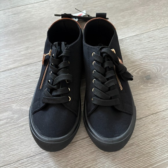 Taxi Shoes - NWT Taxi Womens Black Canvas Zipper Low Top Lace Up Sneaker Shoes Size 8.5